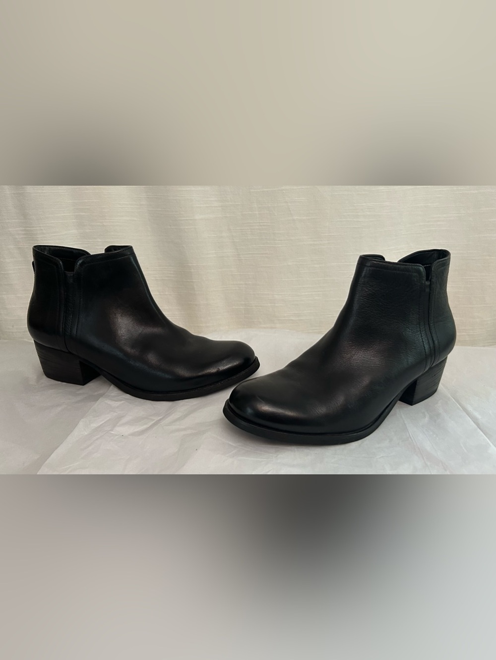 Clarks Women's Classic Black Leather Ankle Chelsea Boots